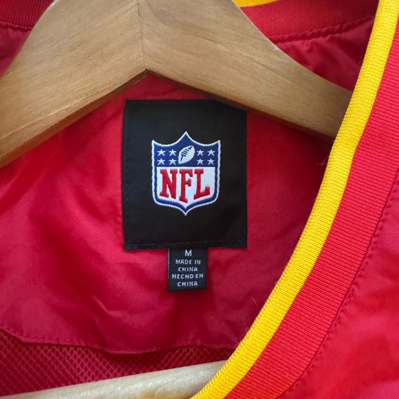 NWOT! Kansas City Chiefs red/gold v-neck pullover windbreaker rain jacket Medium - Picture 3 of 4